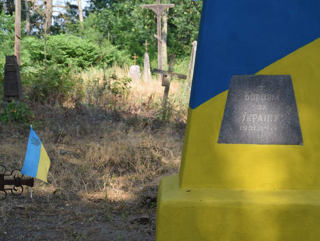 Ocalić ślady niedawnej przeszłości — Pomnik „Borciam za Ukrajinu” na cmentarzu w Dubinach koło Hajnówki
