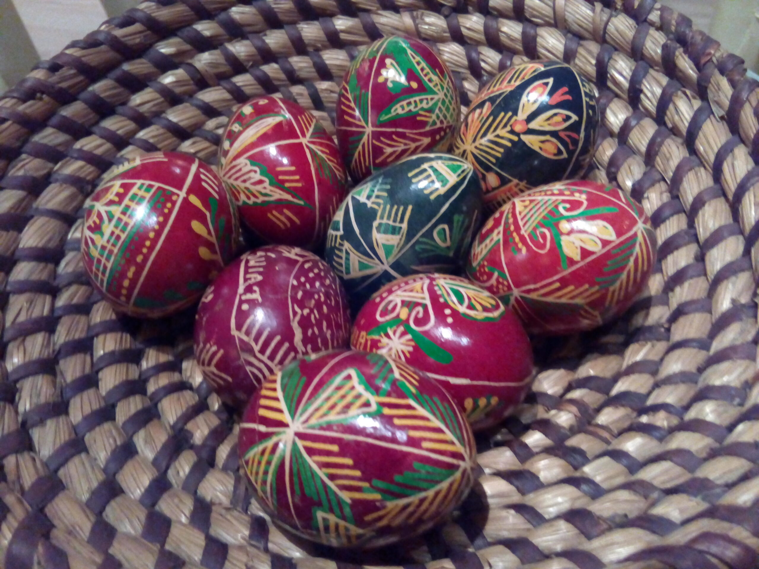 Веселих і спокійних свят Великодня